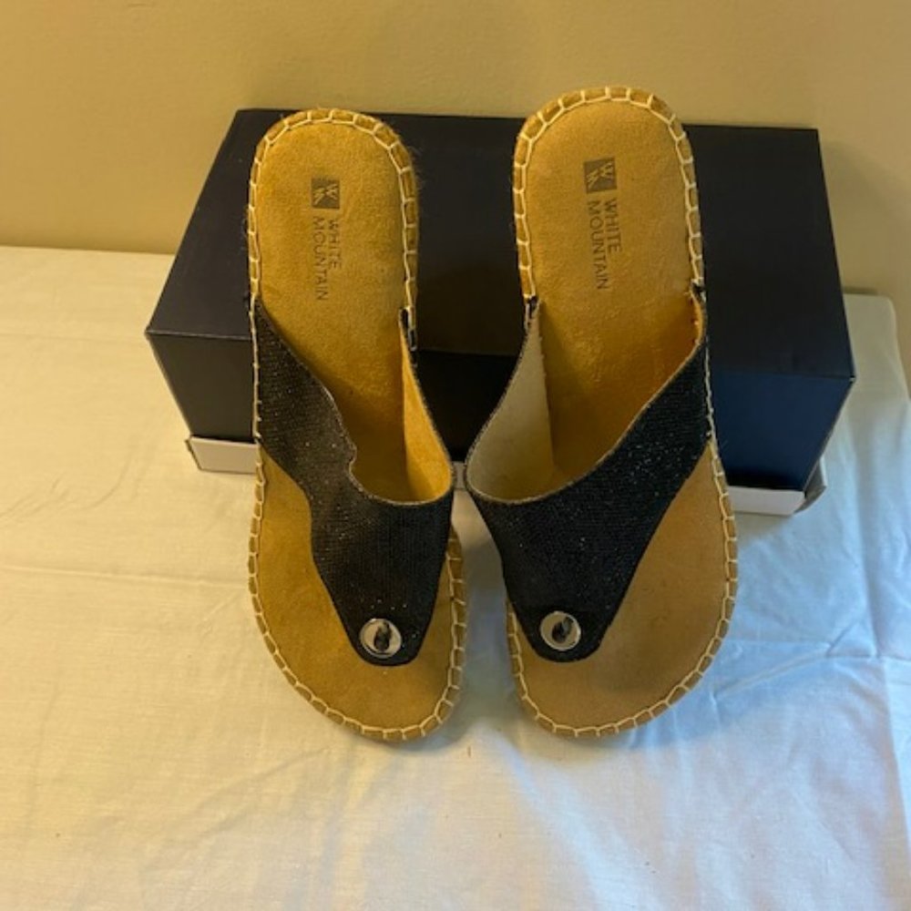 White Mountain "Beachball" Espadrille Wedge Sandals in a women's size 10